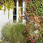 L'hostellerie D'acquigny Hotel 3*