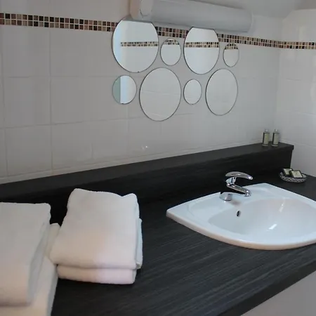 L'hostellerie D'acquigny Hotel