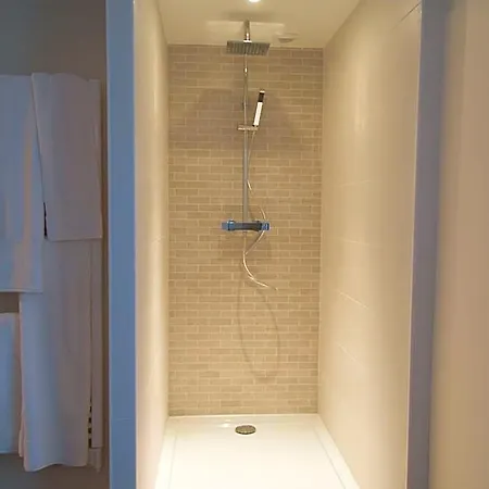 Hotel L'hostellerie D'acquigny 3*