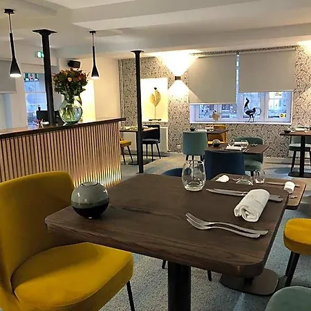 Hotel L'hostellerie D'acquigny 3*