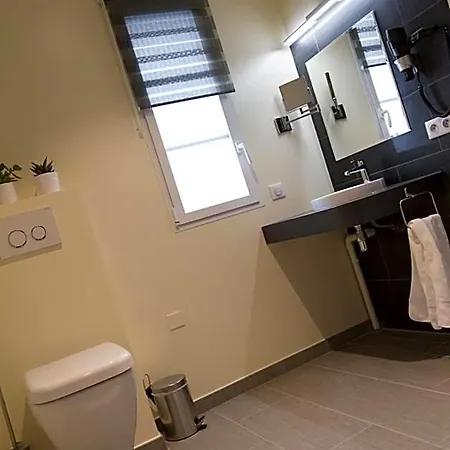 L'hostellerie D'acquigny Hotel 3*