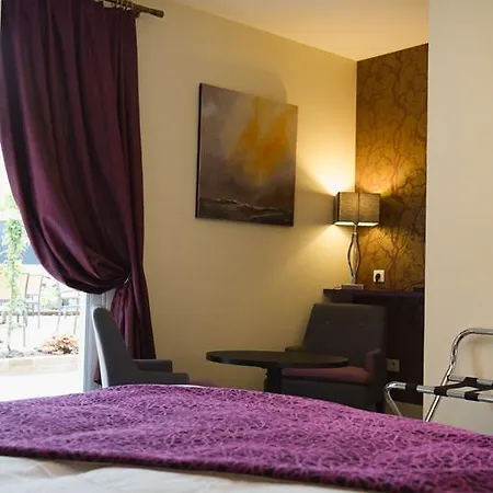 L'hostellerie D'acquigny Hotel 3*