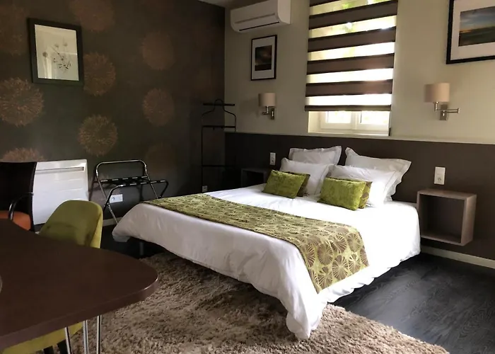 Hotel L'hostellerie D'acquigny 3*