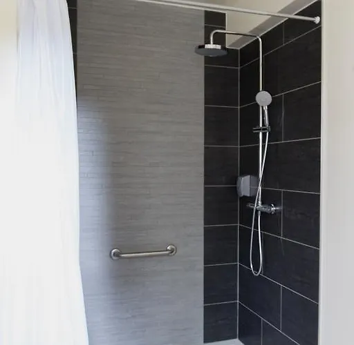 Hotel L'hostellerie D'acquigny 3*